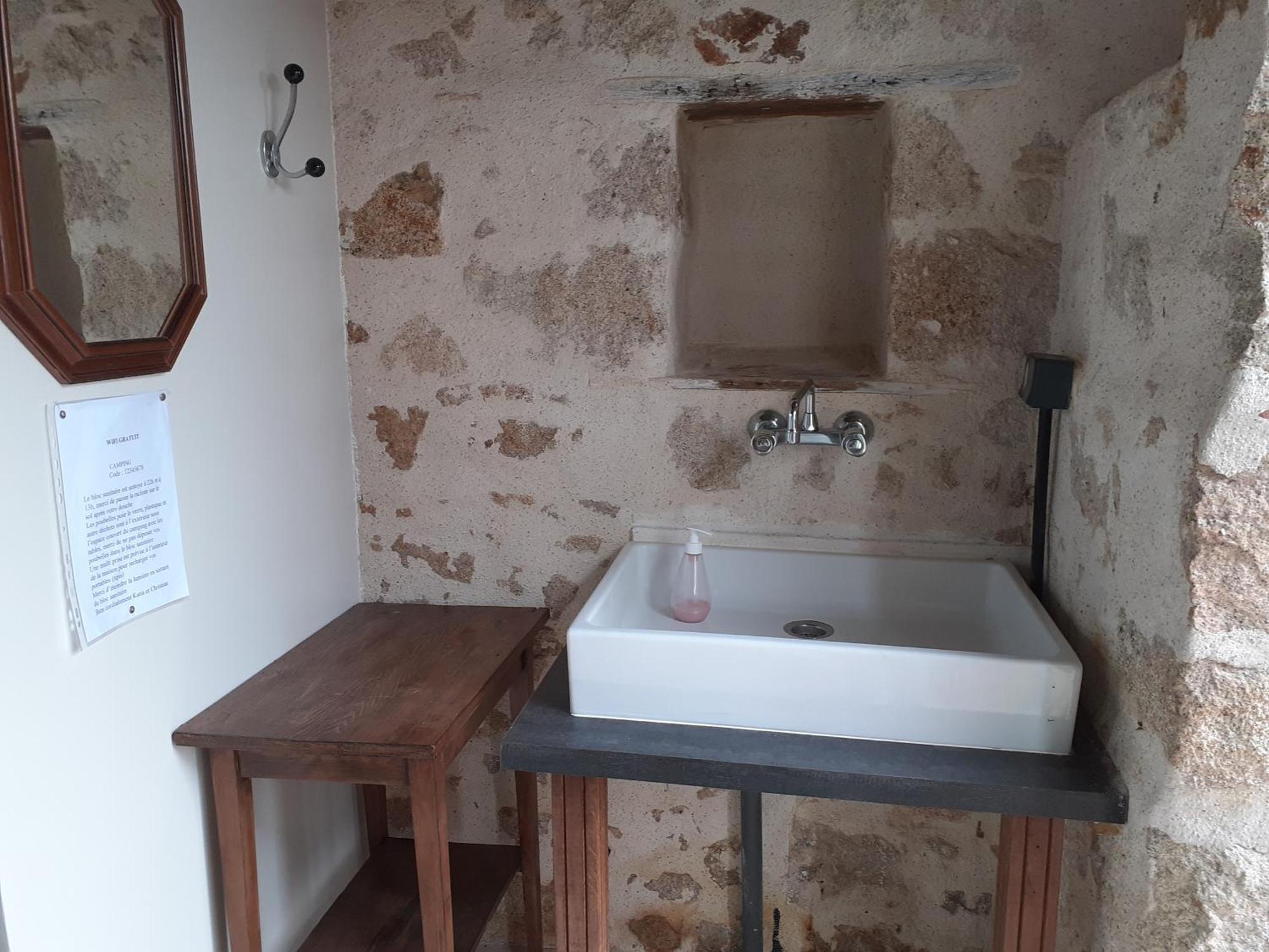 Domaine De La Sauzaie Bed & Breakfast La Pommeraie-sur-Sevre ภายนอก รูปภาพ